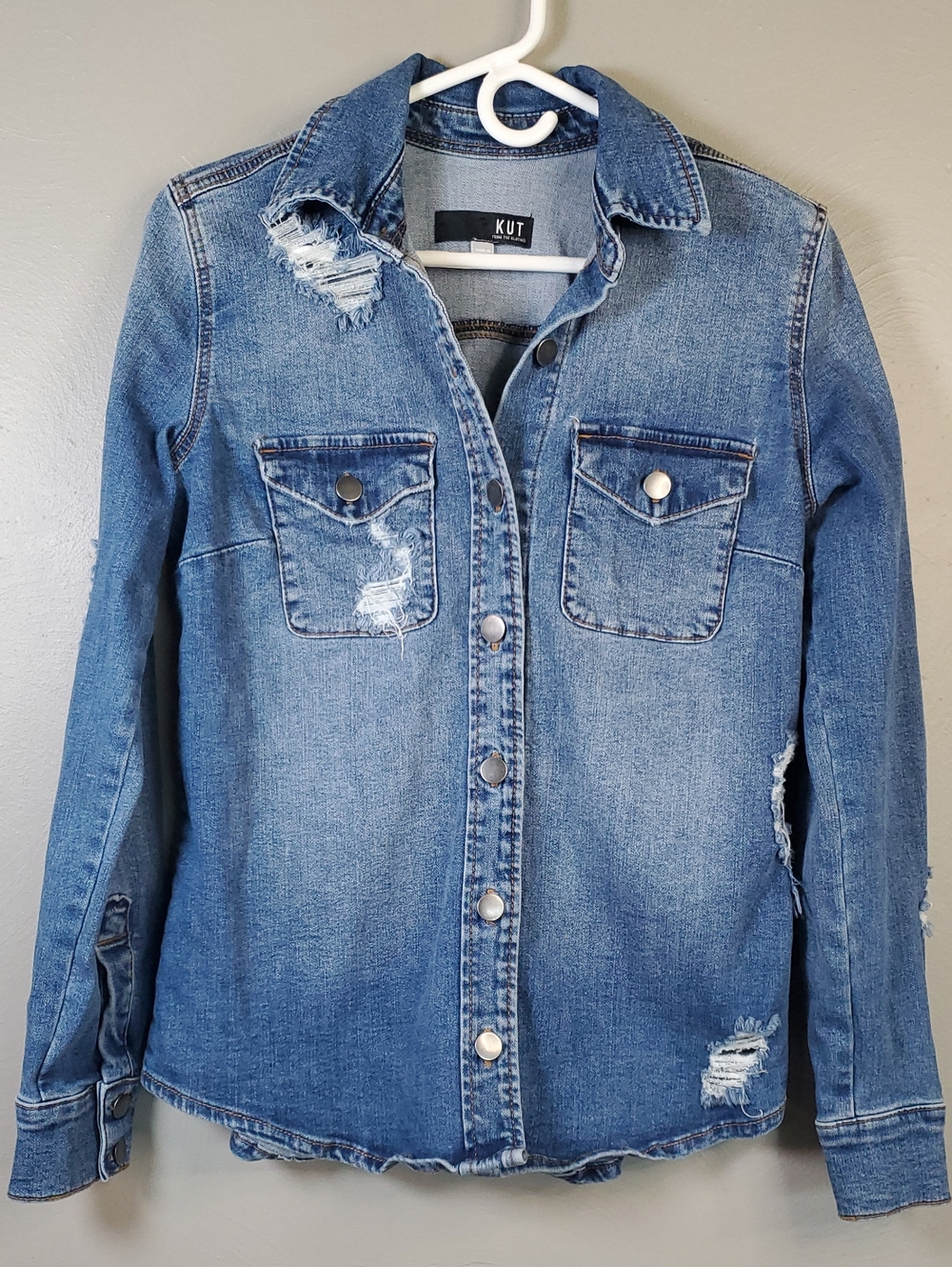 Kut from the Kloth "Brie" Distressed Blue Denim Shirt/ Jacket. Size Small